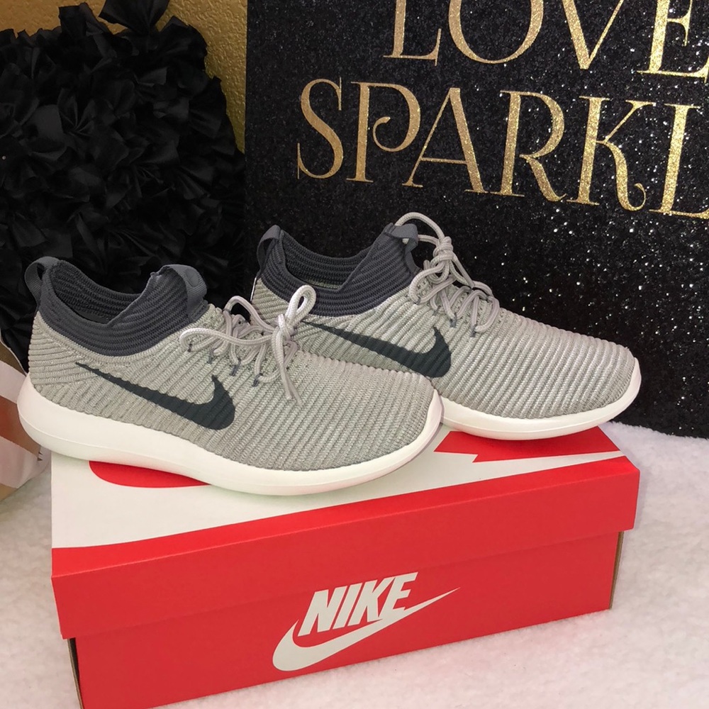 *Nike Roshe Two Flyknit V2 Sneakers*